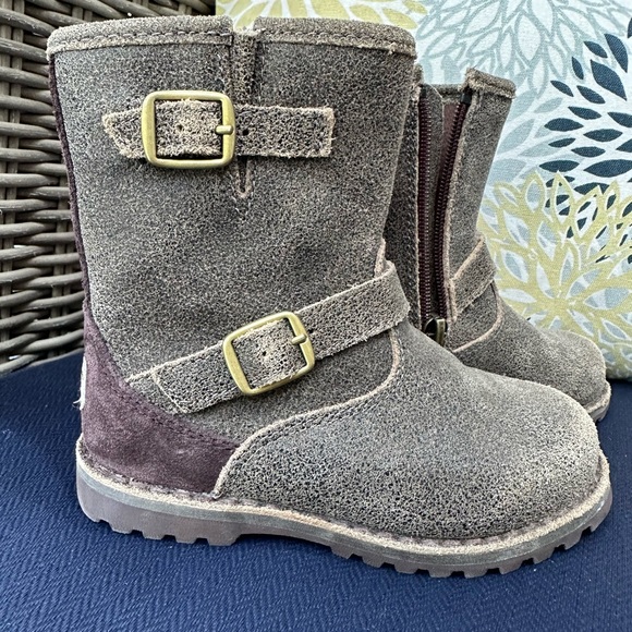 Girls UGG size 8 boots - Picture 2 of 13